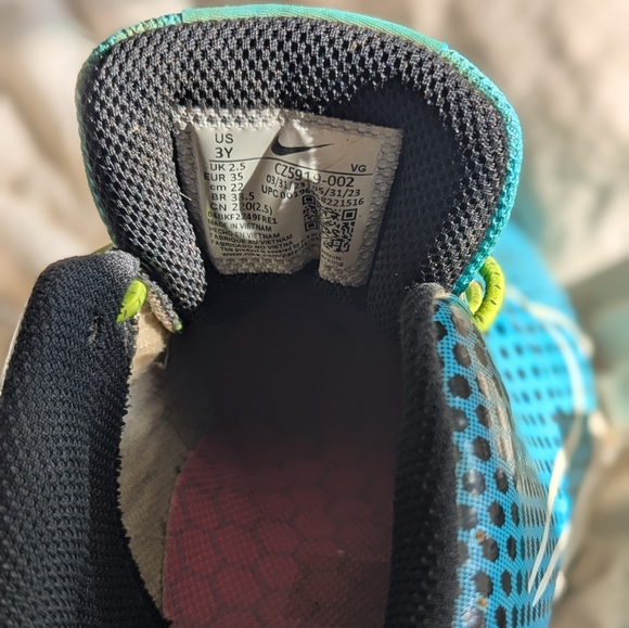 Girls Nike Softball Cleats - Used 1 Season - Picture 4 of 6